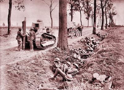 Arras-Cambrai Road 1918 Canadian Soldiers on the Arras-Cambrai Road : September 1918